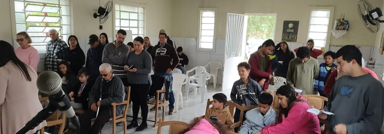 Congregação reunida em culto na Igreja Batista do Jardim América